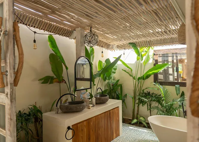 Lagoons - Retreat And Uluwatu (Bali)