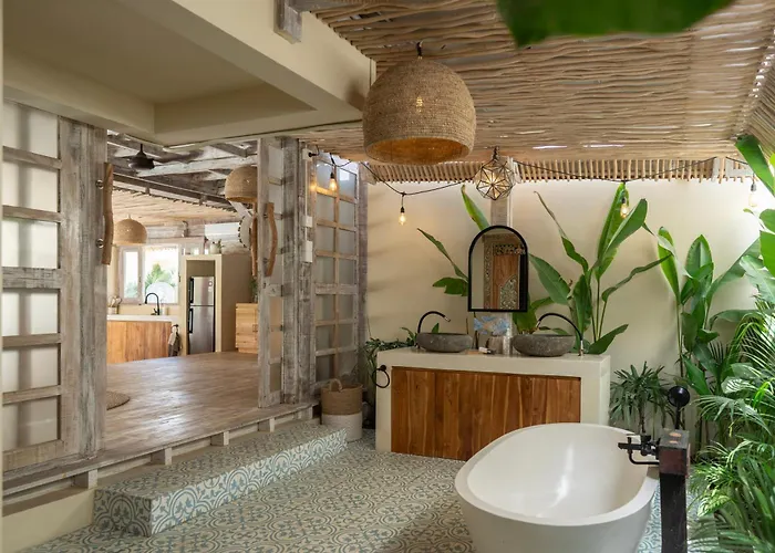 Hotel Lagoons - Retreat And