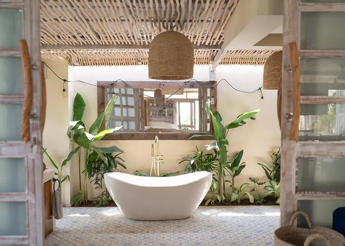 Lagoons - Retreat And Hotel *