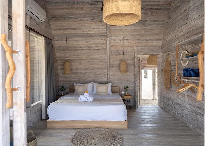 Hotel Lagoons - Retreat And *