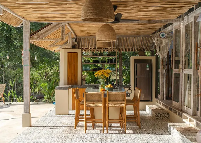 Lagoons - Retreat And Hotel *