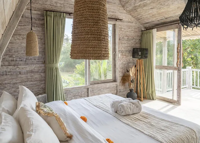 Hotel Lagoons - Retreat And