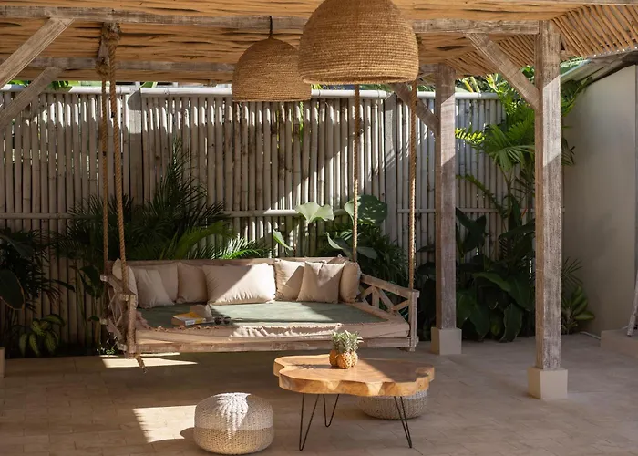 Lagoons - Retreat And Uluwatu (Bali)