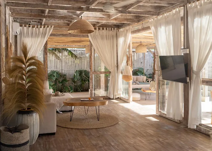 Hotel Lagoons - Retreat And