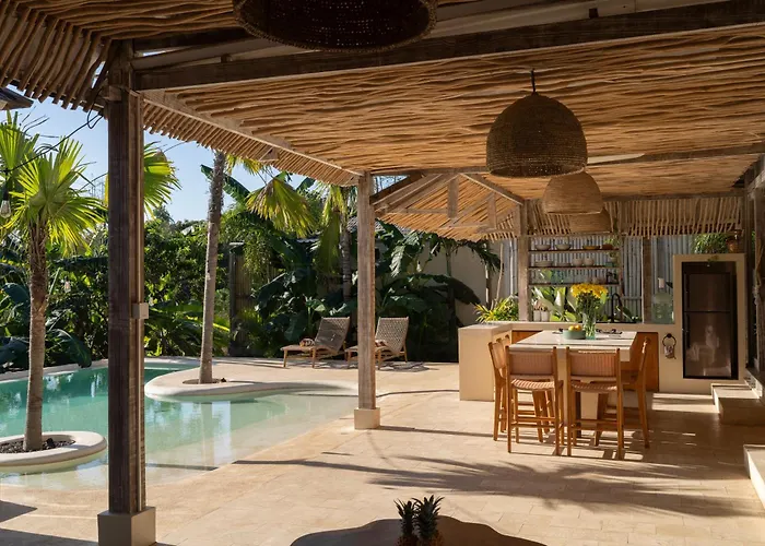 Hotel Lagoons - Retreat And *
