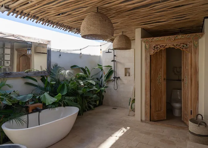 Hotel Lagoons - Retreat And *