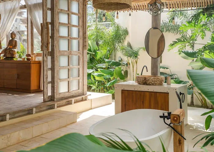 Lagoons - Retreat And Uluwatu (Bali)