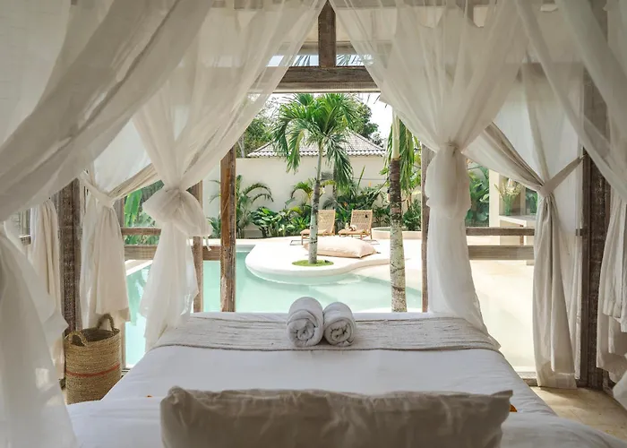 Lagoons - Retreat And Uluwatu (Bali)