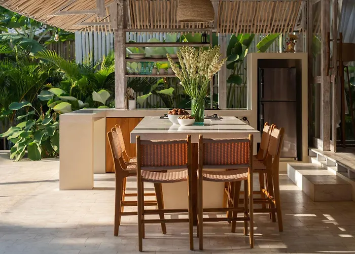 Hotel Lagoons - Retreat And *