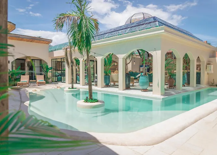 Hotel Lagoons - Retreat And *